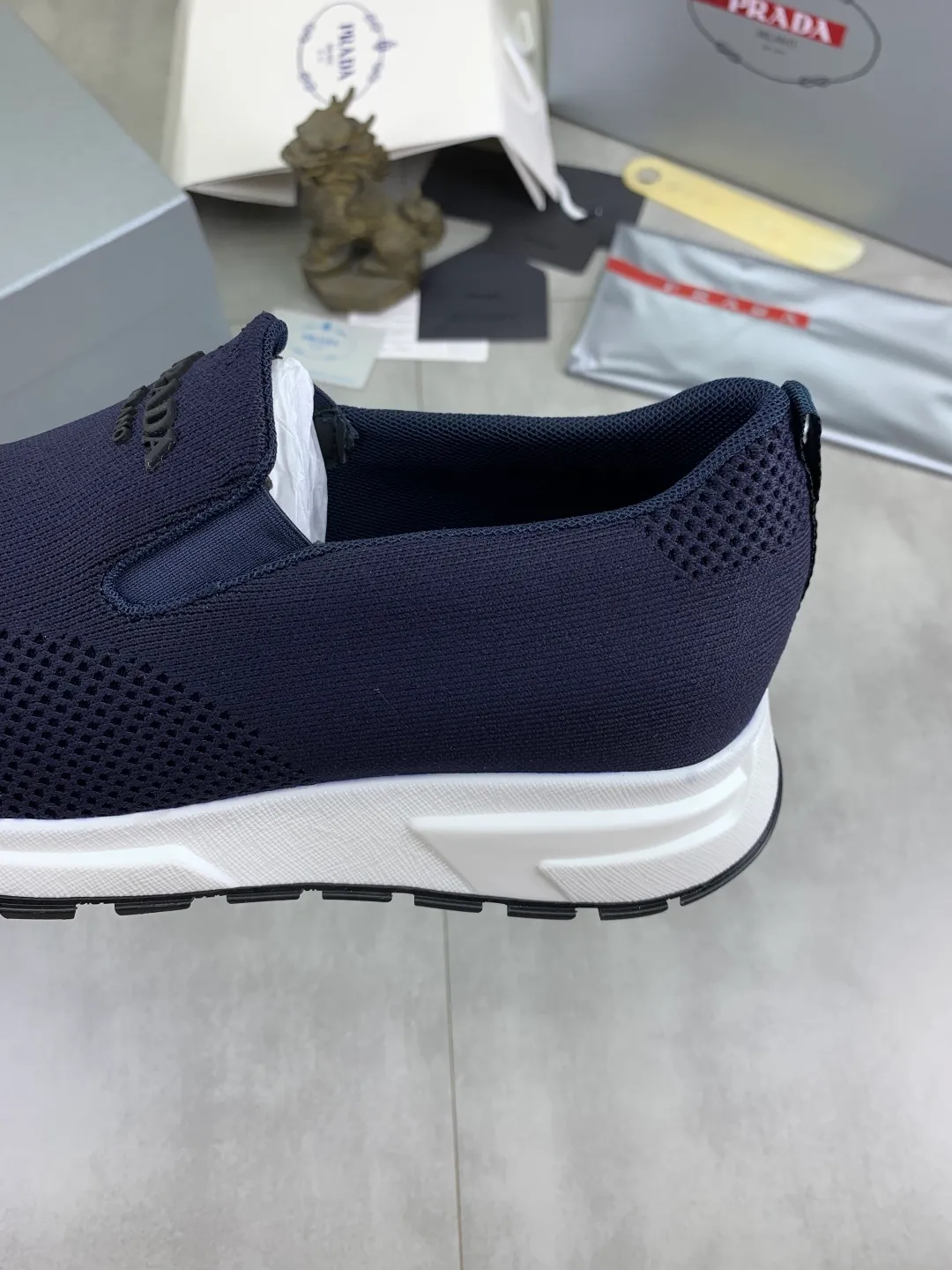 Men's shoes 💰P560💰[New model] Flying weave series (summer must-have) is now available on the official website, 🆘 Trendy brand (Prada) mainly promotes popular models, avant-garde and versatile fashionable men's shoes, private version molding, cowhide surface splicing 1:1.. Simple fashion, original imported cowhide lining and cowhide feet; the atmosphere and personality are more fashionable, eye-catching and pursuing class. It will subvert the old idea and be a must-have for fashion trendsetters with you! Must keep it for yourself! High-end comfort and low-end, high-end quality workmanship. Size: 38-45 6️⃣colors available.